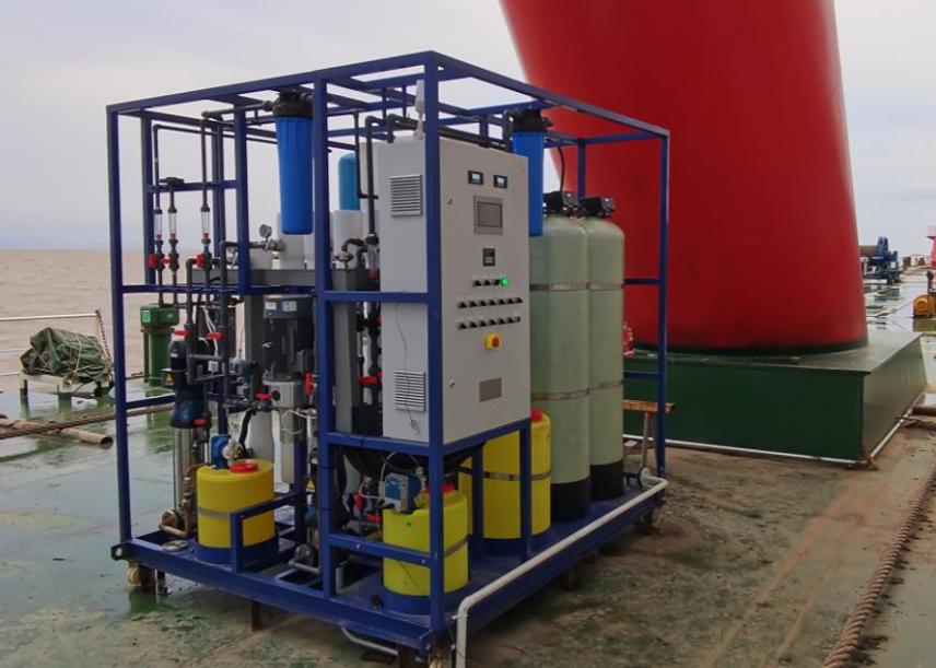 Marine seawater desalination system